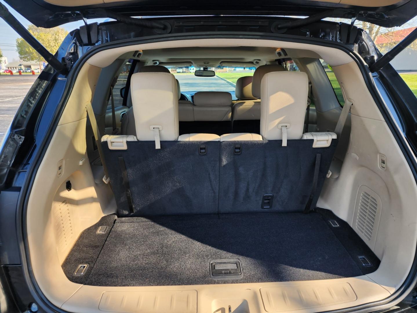 2016 BLACK /BEIGE Nissan Pathfinder Platinum 2WD (5N1AR2MN6GC) with an 3.5L V6 DOHC 24V engine, CVT transmission, located at 1221 Madison St., Shelbyville, TN, 37160, (931) 680-9439, 0.000000, 0.000000 - Photo#3